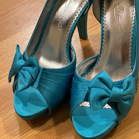 Satin blue shoes - Picture 3 of 4